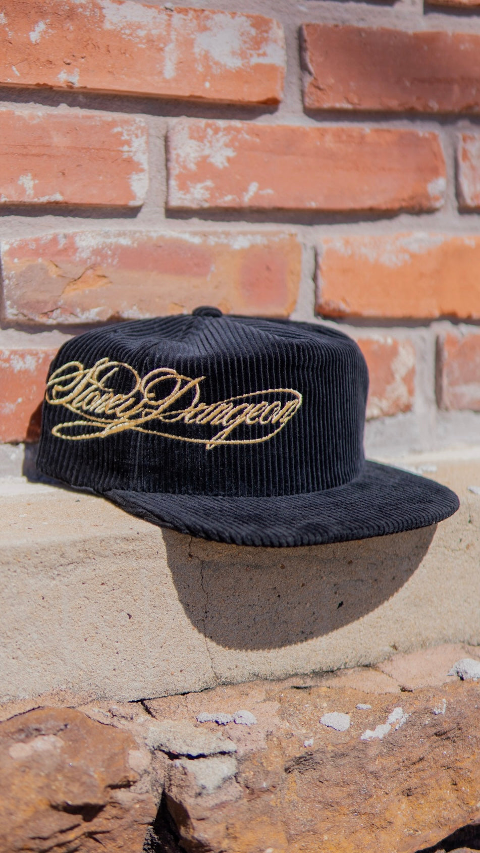 STONEY SCRIPT HAT - BLK/GLD