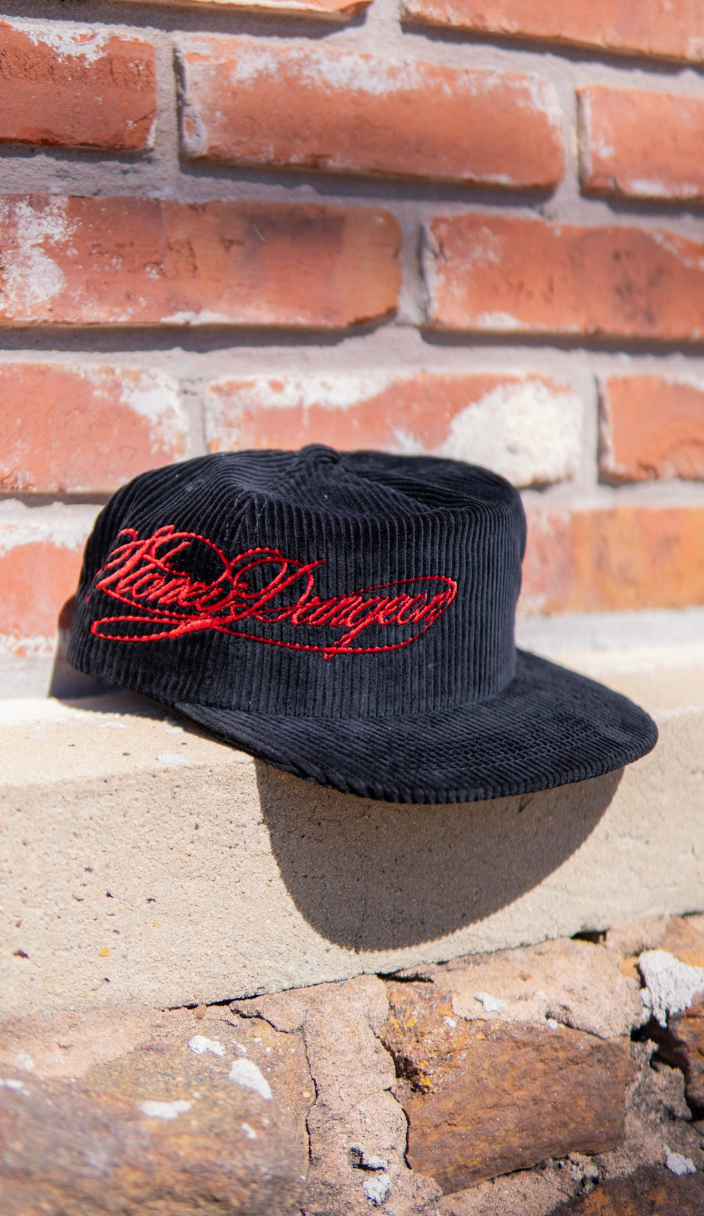 STONEY SCRIPT HAT - BLK/RED